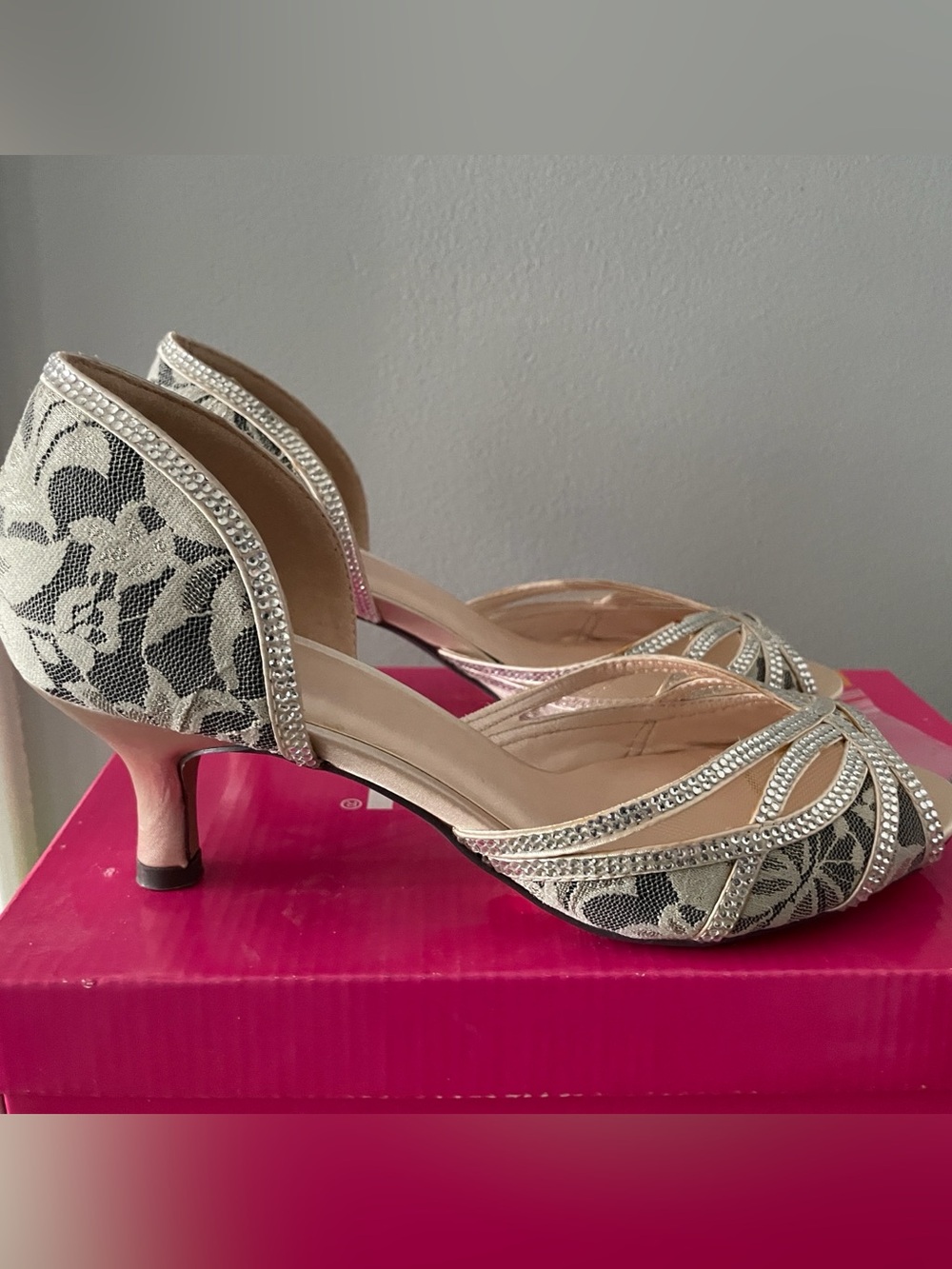 Women’s size 7 dressy shoes